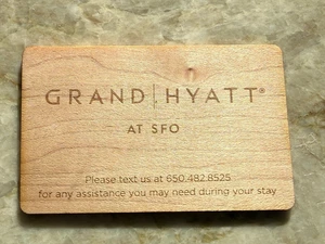 Grand Hyatt At SFO  Hotel Key Card  Wood Design - Afbeelding 1 van 2