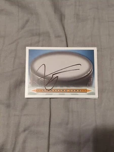 Tom Willander SIGNED CARD HOCKEY NHL PROSPECT VANCOUVER CANCUCKS BU TERRIERS - Imagen 1 de 1