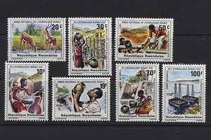 Ländliche Szenen Wasserversorgung Hirsch PIpeline Satz 7 postfrische Briefmarken 1981 Ruanda #1068-74 - Bild 1 von 1