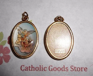 Saint St Michael Italian 1 inch Gold Tone and Enameled - Medal - Picture 1 of 3