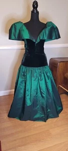 Vintage VICTOR COSTA for Neiman Marcus Dropped Waist Green Velvet Dress Size 12 - Picture 1 of 5