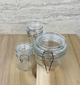 Drei Gläser, alle verschiedene Größen - Bild 1 von 4