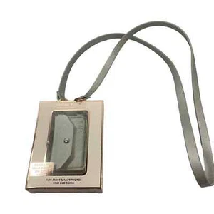 Phone pocket with removable strap turns your cell phone into a purse - Picture 1 of 4