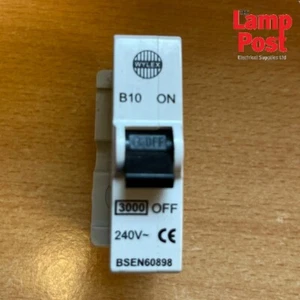 Disyuntor MCB enchufable Wylex B10 10A y base gris - Imagen 1 de 2