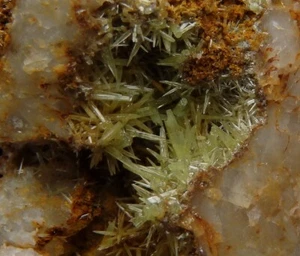 PYROMORPHITE - nice green crystals --- CHINA Guangxi - Guilin -Yangshuo /pg799 - Picture 1 of 14
