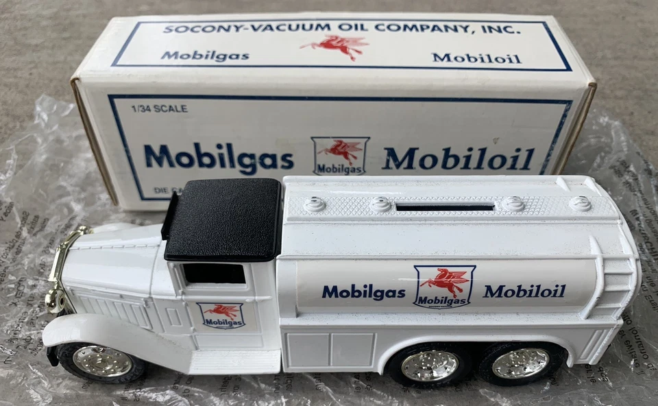 Limited Edition 1930 Diamond T Tanker Truck 1:34 Bank Mobiloil Mobilgas Ertl - Image 1 of 1
