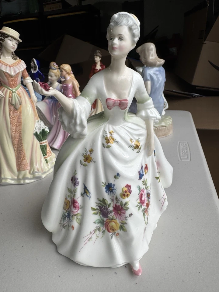 Royal Doulton figurine Diana HN2468 excellent condition! Vintage - Image 1 of 4