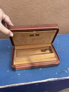 Portagioie vintage in pelle marrone con cerniera contiene anelli bigiotteria così com'è da riparare - Foto 1 di 6