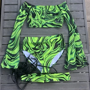 Devil Walking Toxic Drip Full Rave Outfit Größe Small - Bild 1 von 7