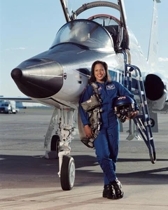 2006 NASA STS-116 Astronaut Joan E. Higginbotham - 8x10 Photo On 8.5x11 #2235 - Bild 1 von 1