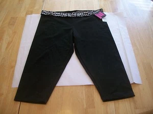 VICTORIA'S SECRET "PINK" YOGA SHORT CROP LEGGINGS BLACK  ANIMAL PRINT NWT  21B9 - Picture 1 of 3