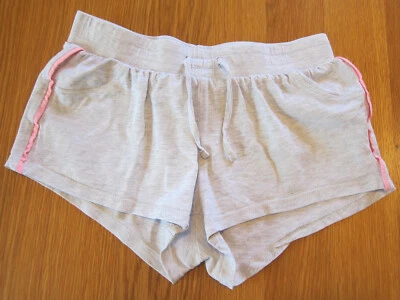 Shorts in Gr. 164 grau mit rosa - Bild 1 von 2