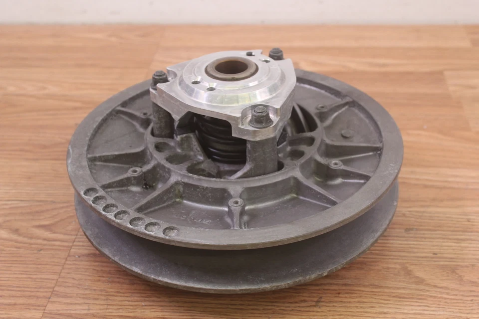 1997 YAMAHA VMAX 500 XTC Secondary Driven Clutch - Image 1 of 4