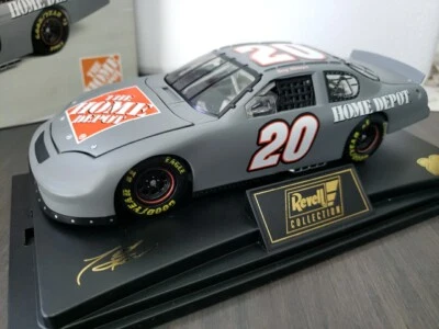 2004 #20 Tony Stewart Home Depot Test Car 1/24 Revell Collection Diecast - Image 1 of 4