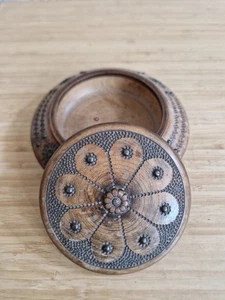 Vintage Wood Trinket Box Hand Carved Wooden Floral Art Round Jewellery Box - Picture 1 of 14