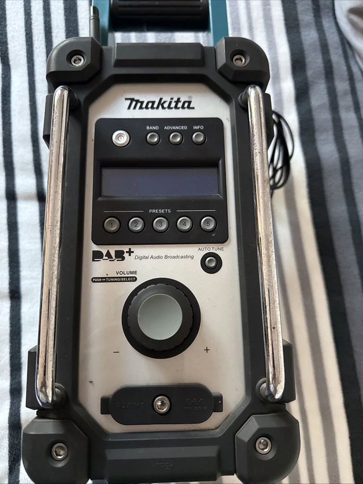 Makita Akku-Baustellenradio DMR 105 - Bild 1 von 4