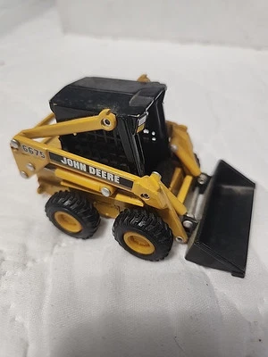 Ertl 1:32 Diecast Toy John Deere 6675 Skid Steer W/ Moveable 2" Bucket - Image 1 of 4