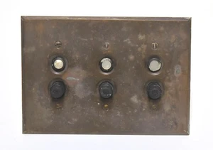 VINTAGE TRIPLE GANG PUSH BUTTON SWITCHES WITH BRASS SWITCH PLATE - Picture 1 of 6