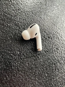Apple AirPods Pro 1st generation replacement A2083 Right Earbud - White - Picture 1 of 4