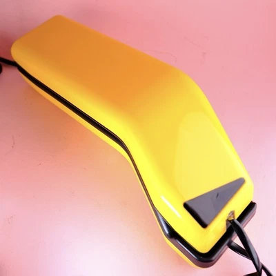 VINTAGE Yellow TELEPHONE 1980’S PUSH BUTTON PHONE LAND LINE BETACOM ITALIAN - Image 1 of 4