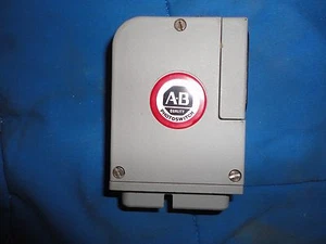 NEU OHNE BOX ALLEN BRADLEY 42LRC-5010 SERIE B PHOTOSWITCH RETRO/DIFFUS PHOTOKOPF - Bild 1 von 3