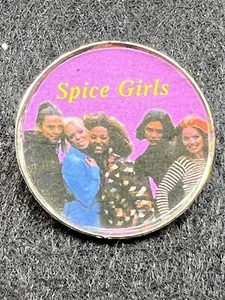 VINTAGE SPICE GIRLS BUTTON PIN BADGE NO GLASS/PLASTIC - Foto 1 di 3