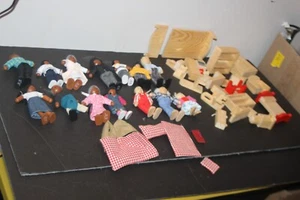 Hape African American and white Wooden Doll House Family and accesories - Picture 1 of 7