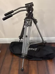 Treppiede videocamera Ravelli AVTP 55" con testa di trascinamento fluido + borsa morbida per il trasporto - Foto 1 di 11