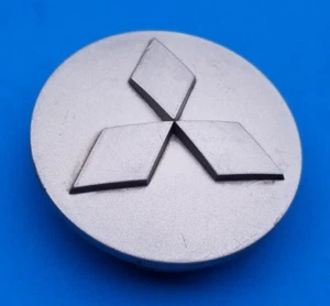 MITSUBISHI ECLIPSE CROSS LANCER OUTLANDER (1) WHEEL RIM HUBCAP CENTER CAP OEM A3 - Picture 1 of 3