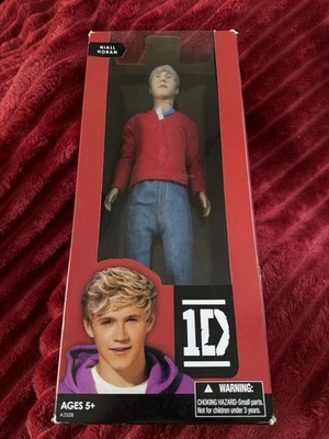 Boneca Niall Horan One Direction Hasbro 1D nova na caixa nunca removida CAIXA VERMELHA - Imagem 1 de 4