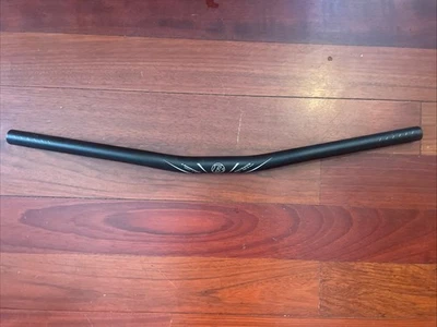 Manillar BONTRAGER LOWRIDER Nuevo-Antiguo-Stock • Abrazadera de 25,4 mm x 600 mm x 9º Curva. Foto 1 de 3