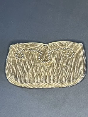 Bolso sin asas de colección 1950 con cuentas de perlas|Bolso de noche con cuentas a mano/diseño de remolino Foto 1 de 4