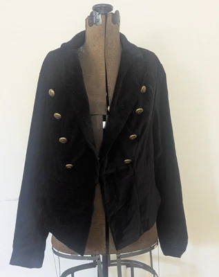 Torrid 女式黑色天鹅绒军装西装外套,尺寸 3 Crop 纽扣带学院风 — 第 1/4 张图片