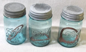 Menge 3 Vintage 1923-1933 Ball Perfect Mason Blue Pint Einmachgläser mit Zinkdeckel - Bild 1 von 12