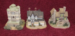 International Resourcing Services - Set of 3 Building Figurines - Picture 1 of 9