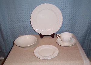 DE COLECCIÓN MYOTT OLD CHELSEA BLANCO 5 PIEZAS LUGAR DE CENA AJUSTE STAFFORDSHIRE INGLATERRA - Imagen 1 de 19