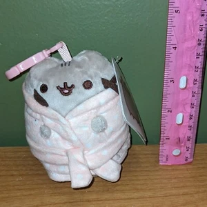 NWT Pusheen Pink Robe Sleepover Clip - Picture 1 of 2
