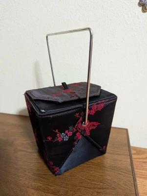 Yans NY 中国外卖盒钱包丝绸锦缎镜 Y2K Ling 服装 Goth — 第 1/4 张图片