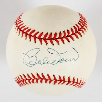 Medias Rojas de béisbol firmado por Bobby Doerr - Certificado de autenticidad JSA Foto 1 de 4