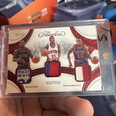 Parche triple impecable Panini 2024-25 Joe Dumars/Isiah Thomas/Dennis Rodman 5/15 Foto 1 de 2