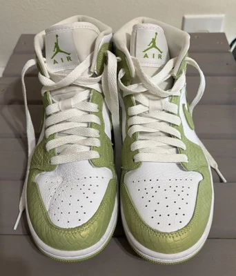 Air Jordan 1 Mid (W) Green Python 2022 WMNS Size 7/ Mens 5.5 DV2959-113 Sneakers - Image 1 of 4