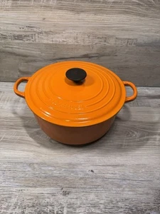 Le Creuset Frankreich #26 orange emailliertes Gusseisen 5,5 Quart Dutch Oven mit Deckel - Bild 1 von 8