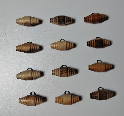 Винтажные коричневые деревянные пуговицы 7/8 дюйма с металлическими хвостовиками - 1 дюжина - Изображение 1 из 3