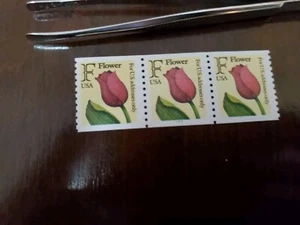 Scott# 2518 "F" Tulip Coil Three Stamps With Plate # - Picture 1 of 3