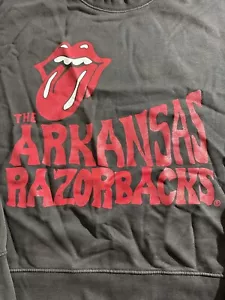 Livy Lu Rolling Stones Arkansas Rasierbacks Damen-Sweatshirt Größe Medium NEU - Bild 1 von 7