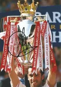 ARSENAL & BRASILIEN: EDU SIGNIERT 6x4 PREMIER LEAGUE TROPHY FOTO + COA - Bild 1 von 1
