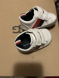 Tommy Hilfiger White Baby Crib Shoes Soft Bottoms Size 2 - Picture 1 of 8