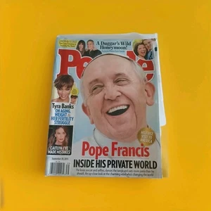 PEOPLE WEEKLY  SEPTEMBER 28th 2015 ( POPE FRANCIS INSIDE HIS PRIVATE WORLD ) - Picture 1 of 7