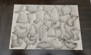 Vintage Ausstechformen Metalldose 16 Lebkuchenkranz Soldat Engel Schlitten Lt#2 - Bild 1 von 1