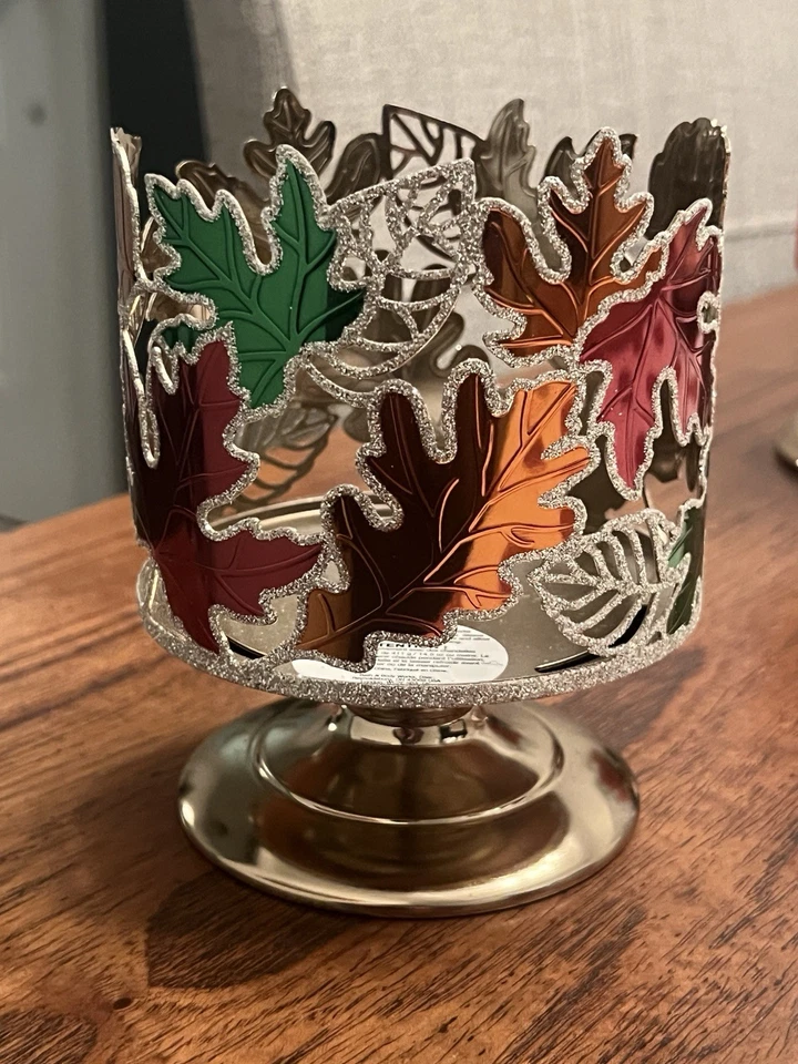 Bath & Body Works Hojas de Otoño 3 Mechas Pedestal Candelabro Tono Dorado Metal Nuevo Foto 1 de 4